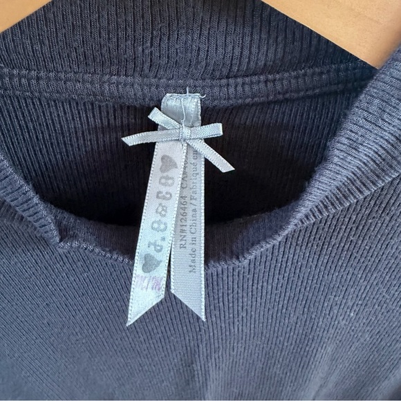 Black Ribbed Sleeveless Muscle Tee – Size Medium - Picture 2 of 5